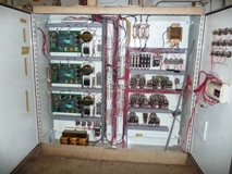 This a cnc retrofit of a Devlieg 4B60 horizontal mill with a Dynapath Delta 2000 and a new Yaskawa 3 axes servo system.  This is the before (left) and after (right) picture of the electrical cabinet. 